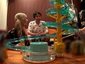 人気AV女優・波多野結衣とAIKAに痴女られながらの極上3P波多野結衣AIKAのエロ動画